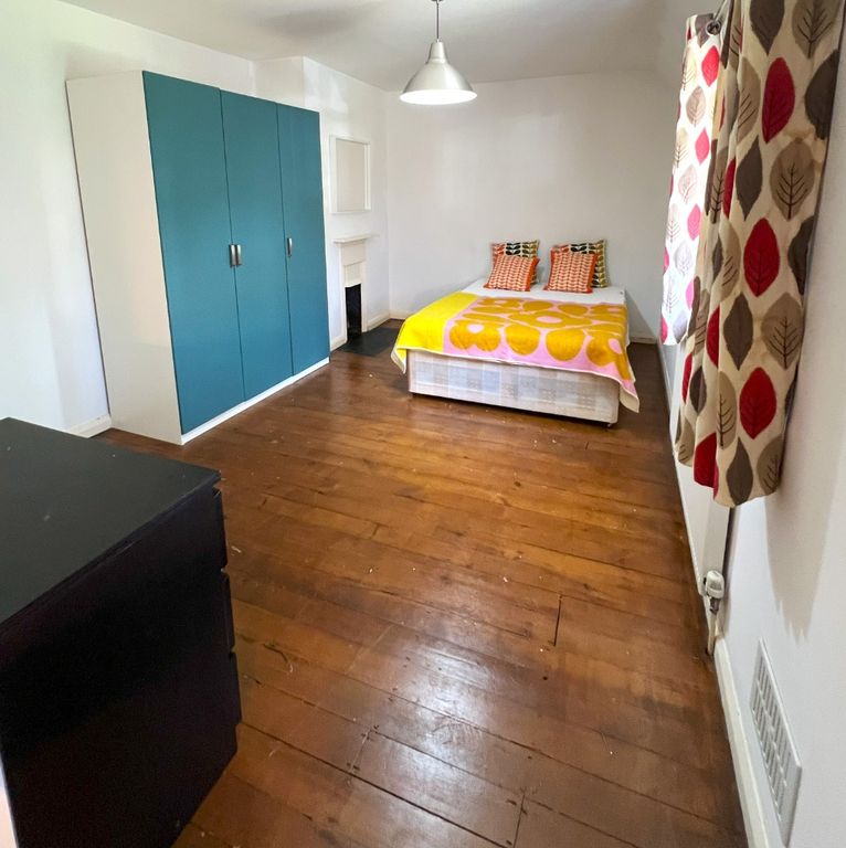 Additional image 2 of 5 bed semi-detached house to rentColbourne Avenue, Brighton BN2