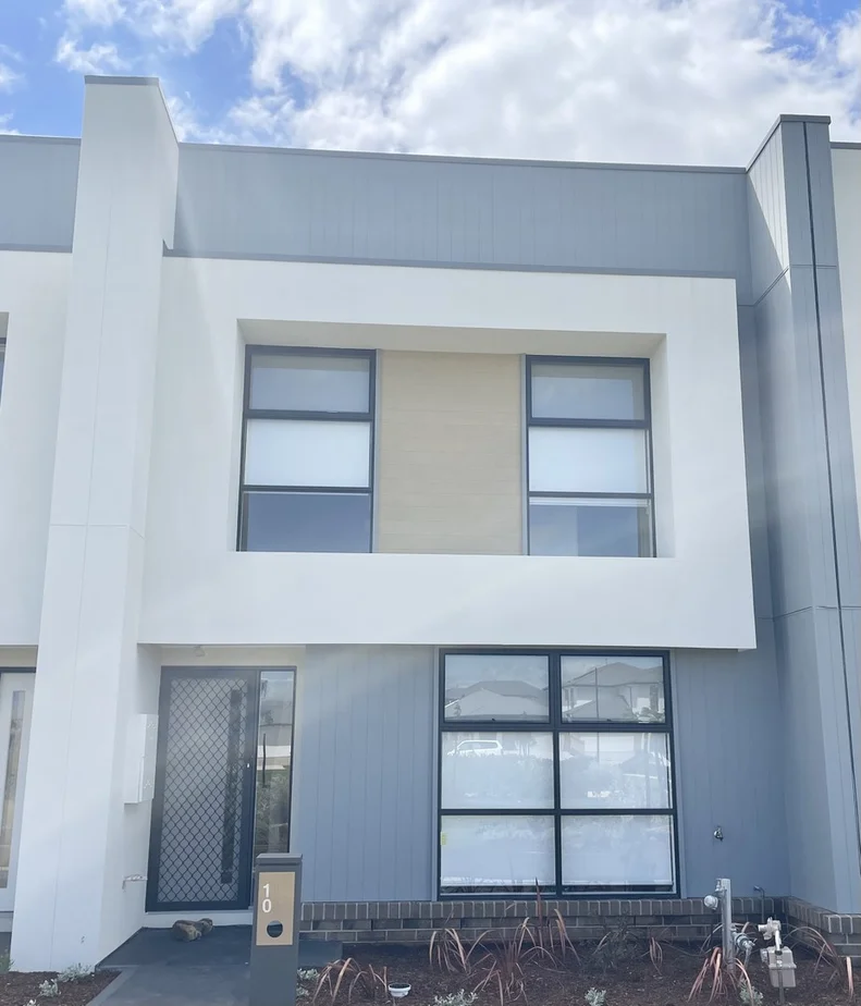 10 Flank Walk, Fraser Rise VIC 3336