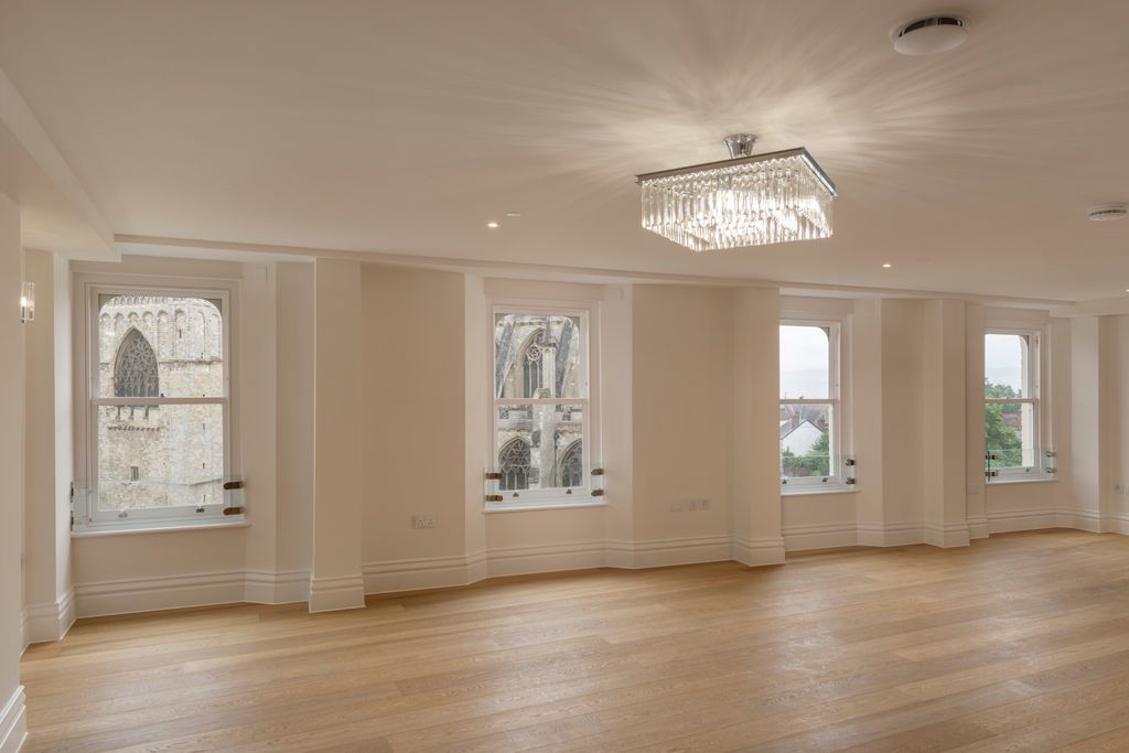 2 bed flat to rent18 Cathedral Yard, Exeter EX1 photo 5