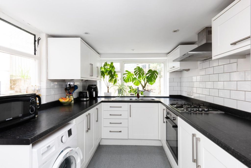 Additional image 2 of 4 bed terraced house to rentPera Place, Bath BA1