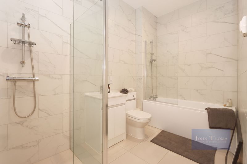 Additional image 14 of 2 bed flat to rentThe Canopy, Lambourne Road, Chigwell IG7