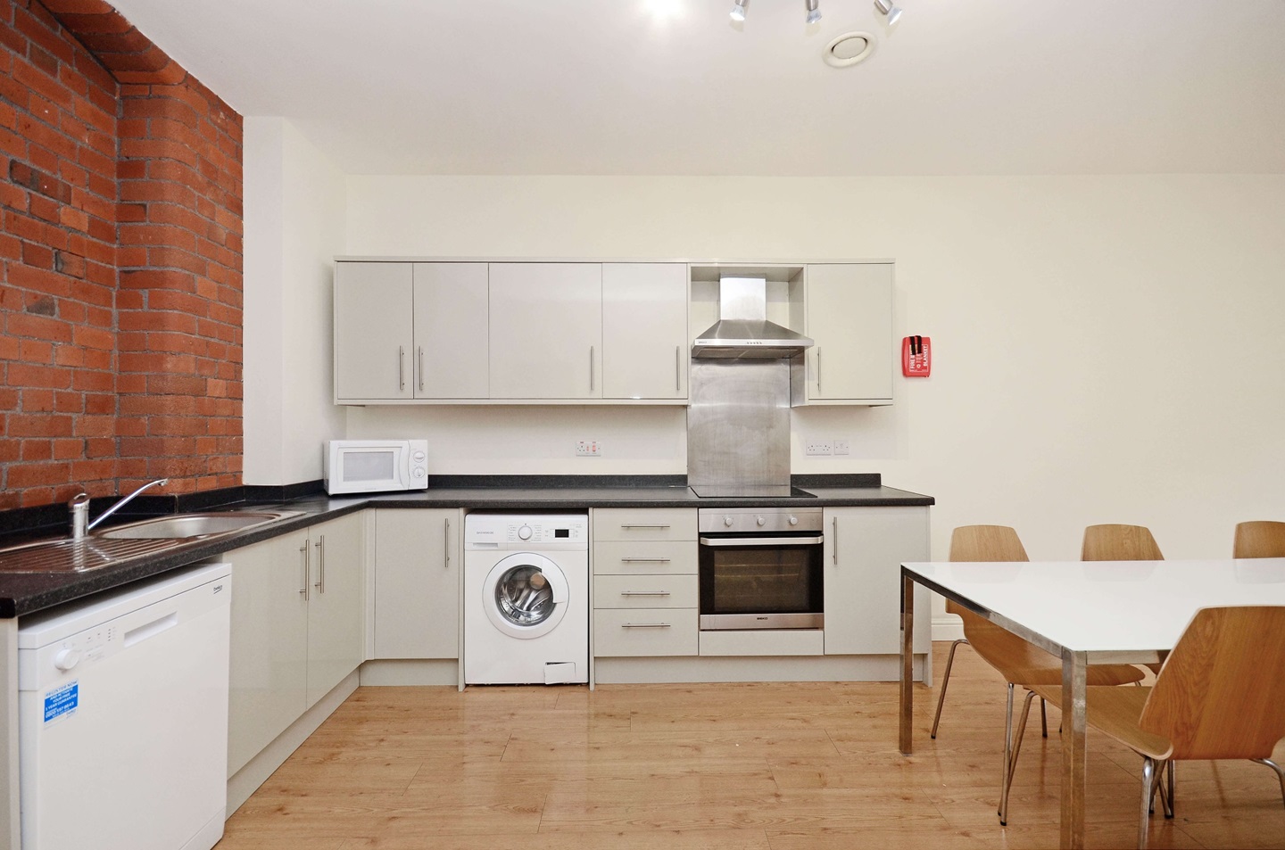 5 Bed Flat, Bells Square, S1, N1 7GU photo 3