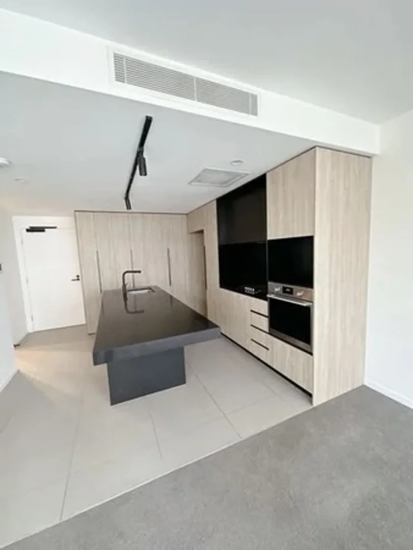 Additional image 2 of 305/19 Deshon Street, Woolloongabba QLD 4102