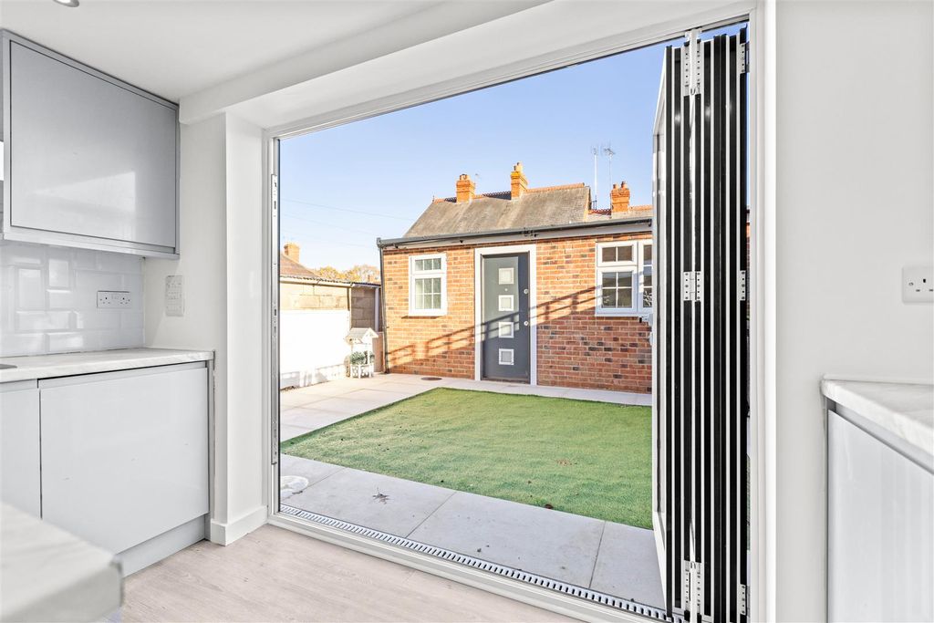 Additional image 4 of 4 bed semi-detached house to rentBrockenhurst Road, Ascot SL5