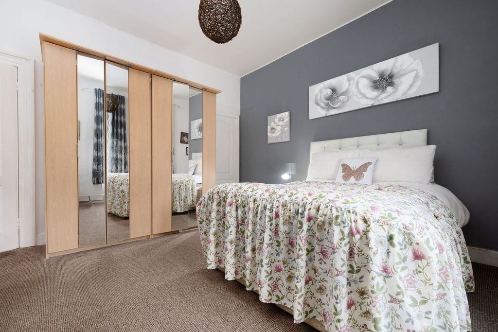Additional image 17 of 3 bed flat for saleGeorge Square, Greenock PA15