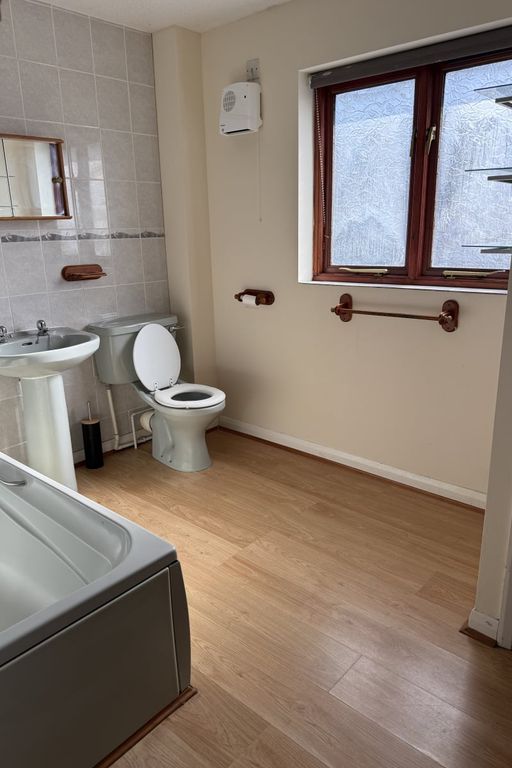 Additional image 4 of 1 bed semi-detached house to rentCottage Mews, Newport PO30