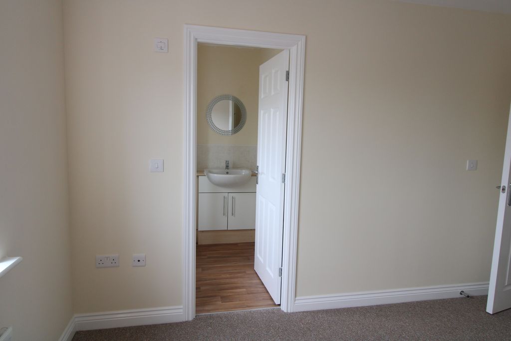 Additional image 11 of 3 bed property to rentChillingham Drove, Bridgwater TA6
