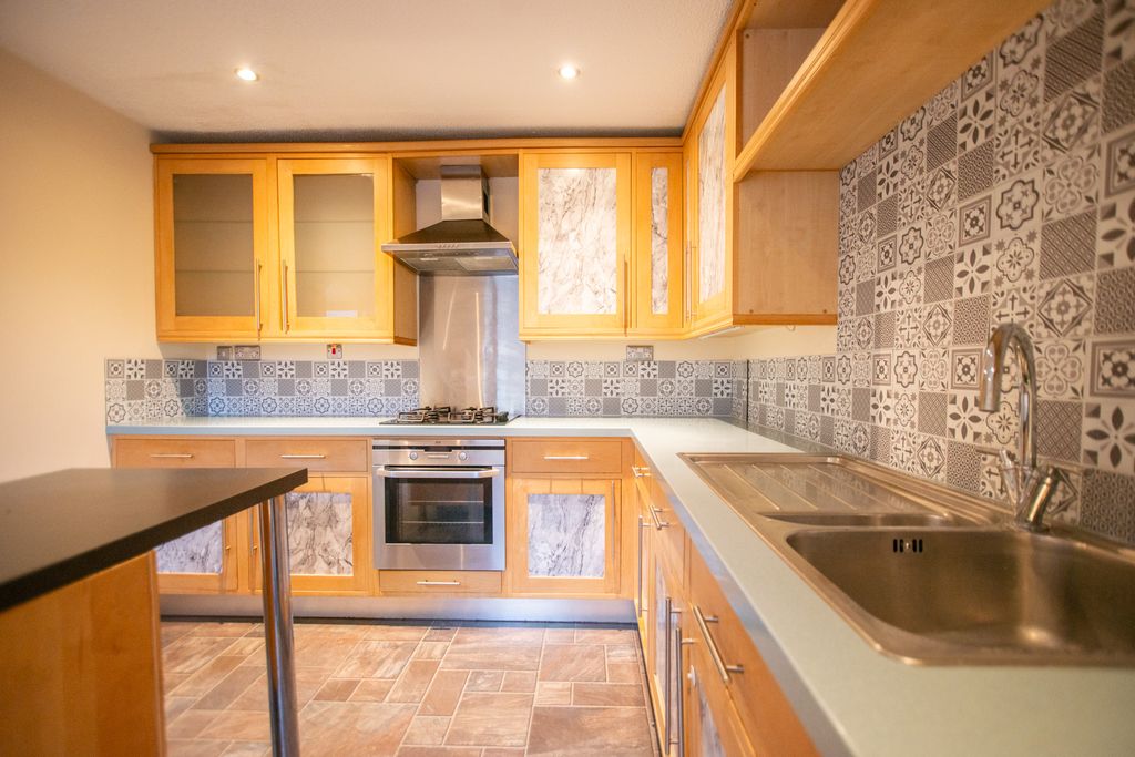 Additional image 5 of 4 bed semi-detached house to rentThe Haven, Kingston Upon Hull HU9