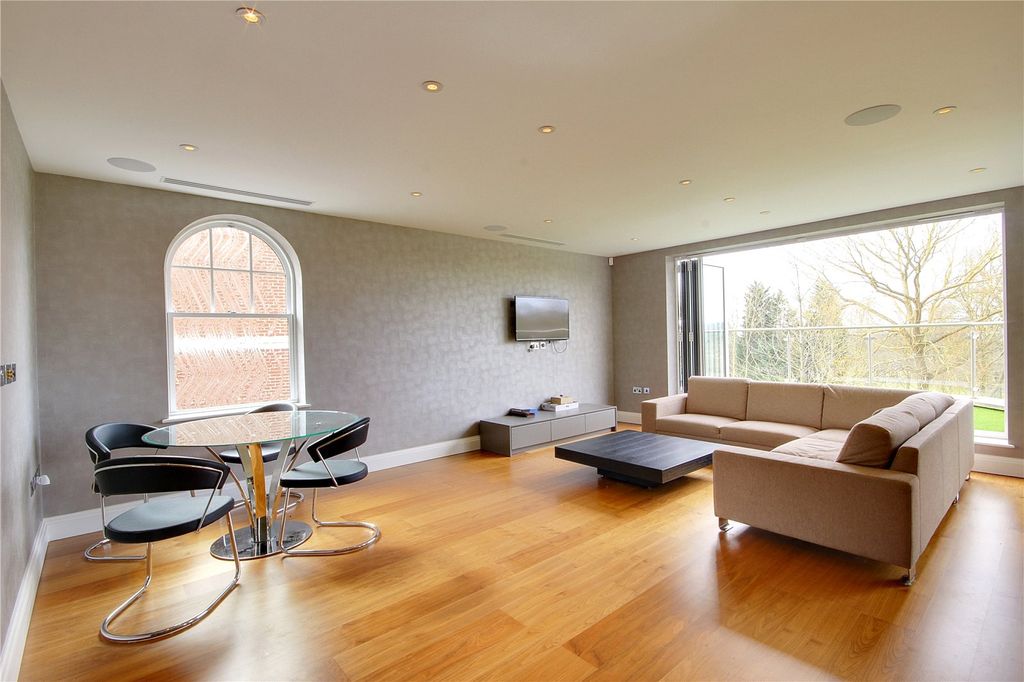 Additional image 2 of 3 bed flat to rentMurano House, 389 Cockfosters Road, Hadley Wood, Hertfordshire EN4