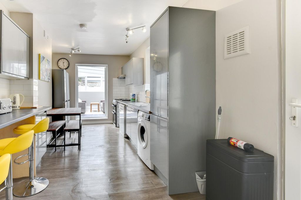 Additional image 5 of 7 bed semi-detached house to rentBernard Road, Brighton BN2