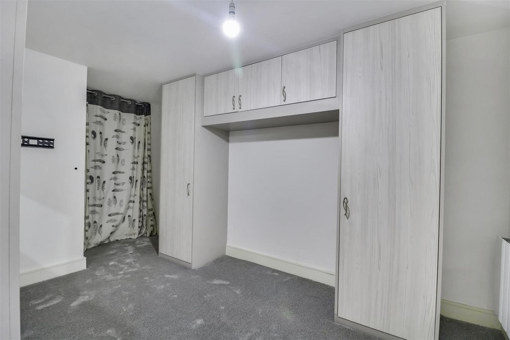 Additional image 9 of 2 bed flat to rentLondon Road, Westcliff-On-Sea SS0