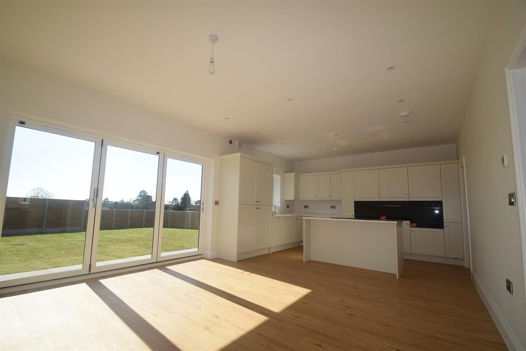 Additional image 4 of 4 bed detached house to rentChetwynd Road, Newport TF10