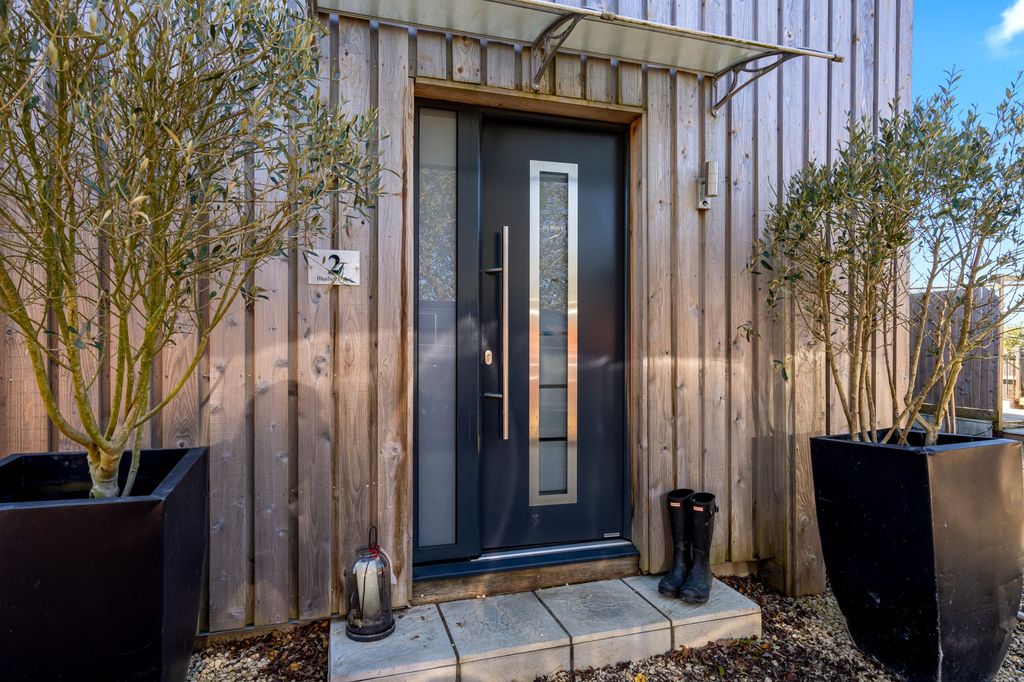 4 bed barn conversion to rentCold Pool Lane, Badgeworth GL51 photo 2