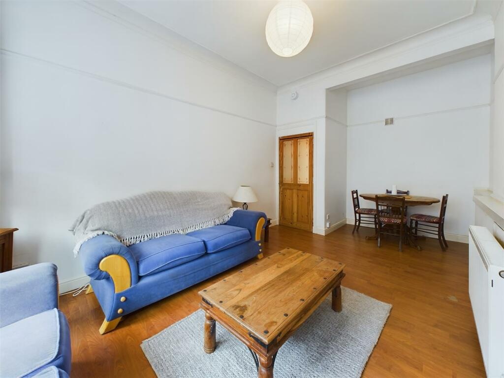 2 Bed Flat, High Street, G4, N1 7GU photo 2