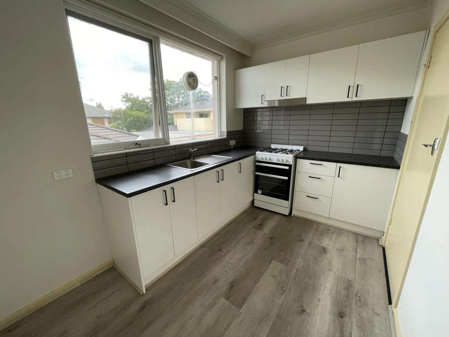 Additional image 2 of 8/4 Rothschild St, Glen Huntly VIC 3163