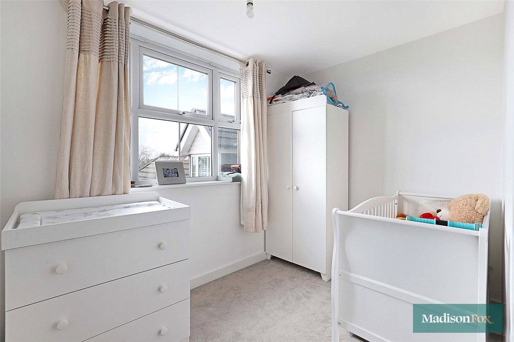 Additional image 13 of 2 bed flat to rentHigh Road, Buckhurst Hill, Essex IG9