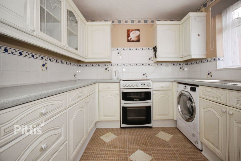 Additional image 3 of 3 bed semi-detached house to rentLinnet Close, Newport PO30