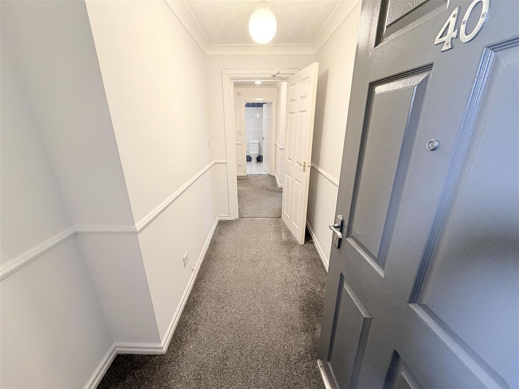 2 bed flat to rentNavigation Point, Middleton Road, Hartlepool TS24 photo 2