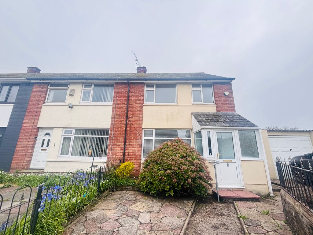 3 bed semi-detached house to rentCeiriog Close, Barry CF63