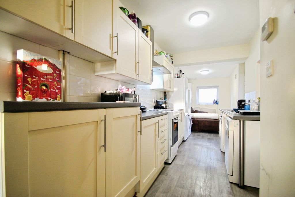 Additional image 3 of 6 bed semi-detached house to rentSt Marys Road, Cowley OX4