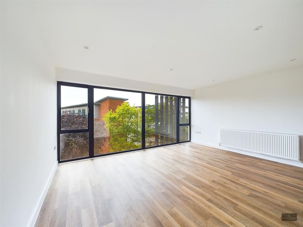 Additional image 2 of 2 bed flat to rentNew North Road, Exeter EX4