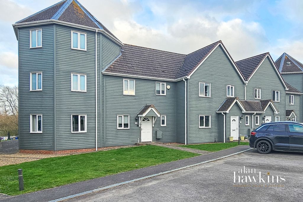 4 bed end terrace house to rentWiltshire Crescent, The Wiltshire Leisure Village SN4