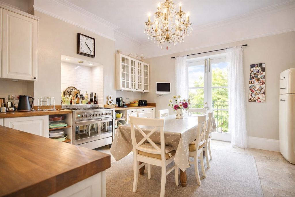 Additional image 2 of 3 bed flat to rentLansdown Road, Cheltenham GL51