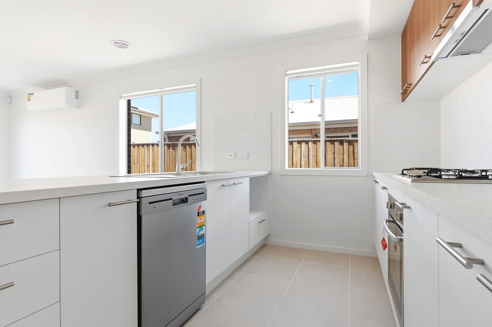 Additional image 3 of 11 Dibiase Grove, Thornhill Park VIC 3335