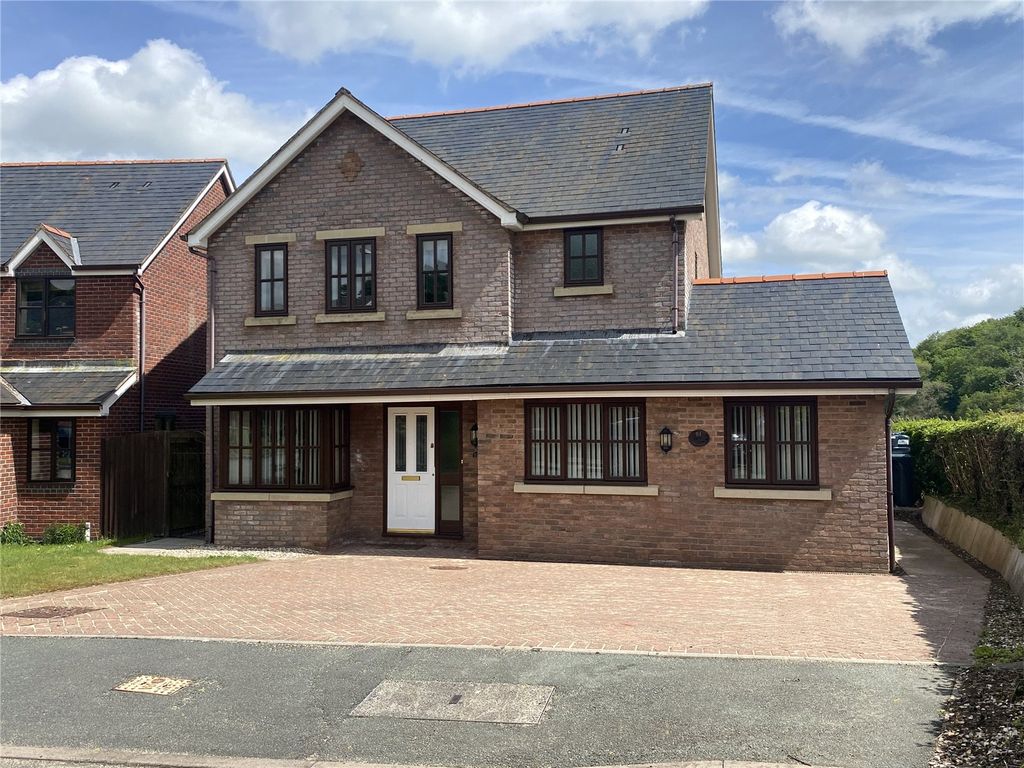 4 bed detached house to rentParc Yr Onnen, Llanfair Caereinion, Welshpool, Powys SY21
