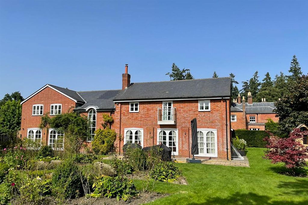 5 bed country house to rentHarbridge Court, Somerley BH24