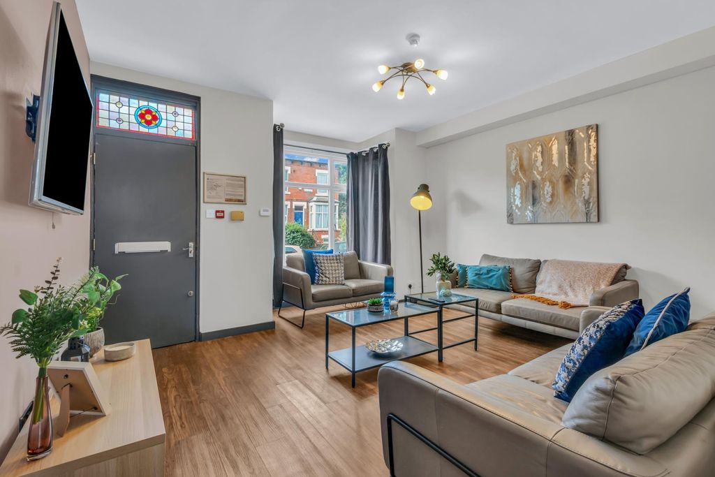 Additional image 2 of 6 bed shared accommodation to rentKnowle Road, Leeds LS4