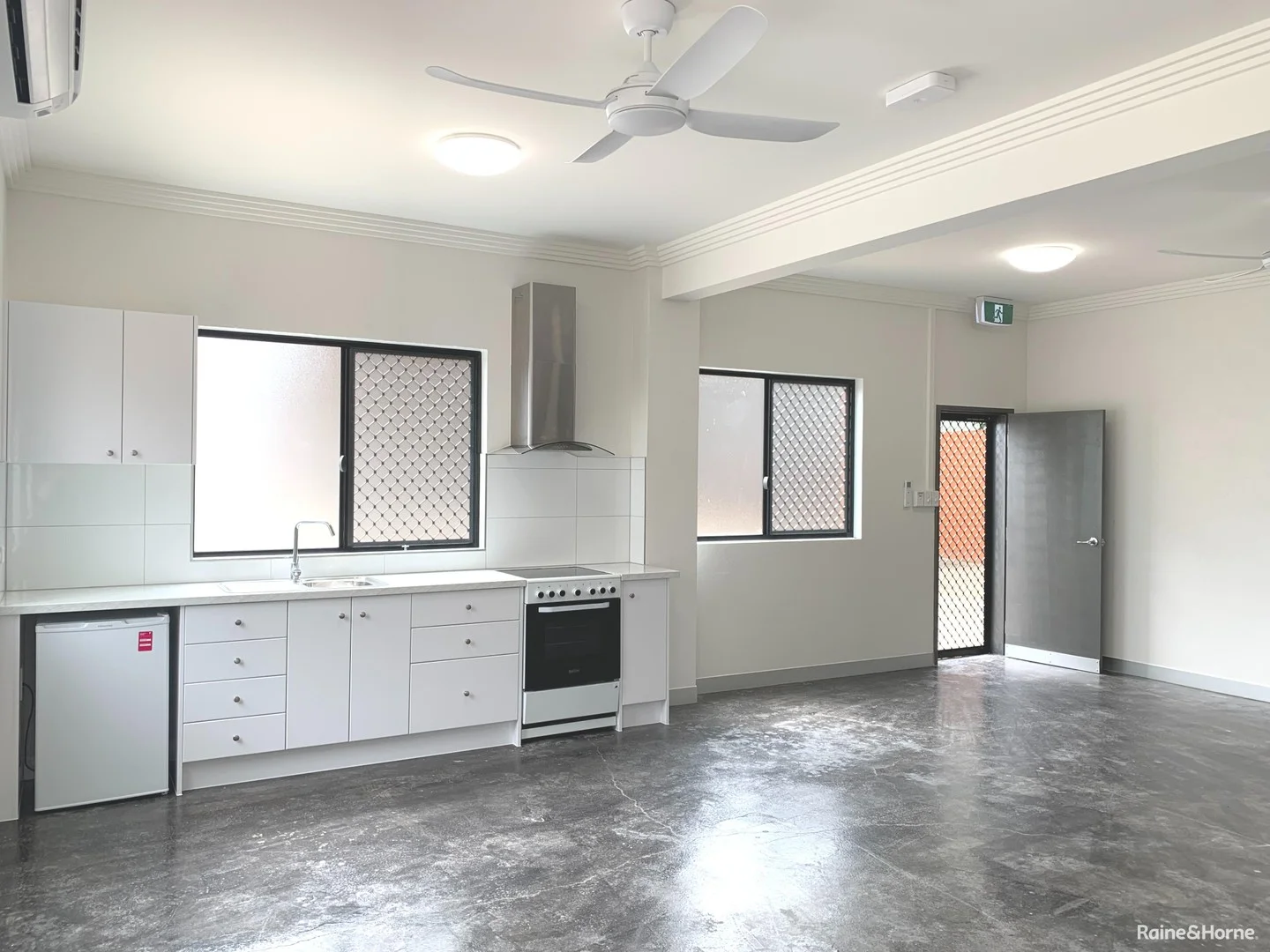 Studio 1/8 Front Street, Mossman QLD 4873