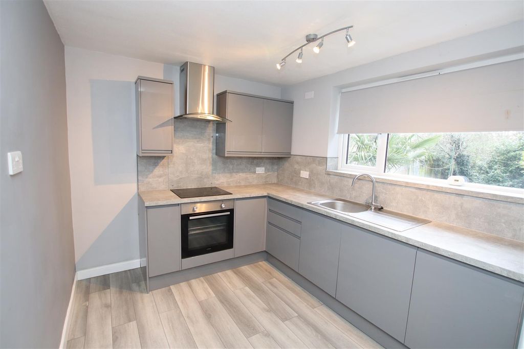 Additional image 2 of 2 bed flat to rentPaddock Close, South Darenth, Dartford DA4