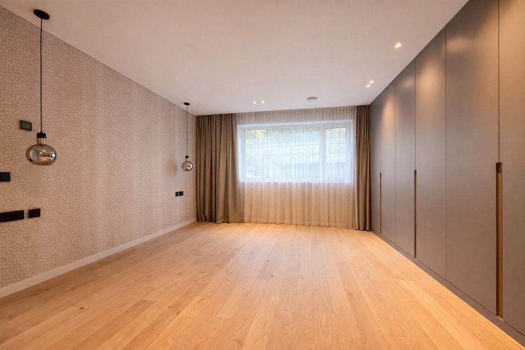 Additional image 9 of 4 bed detached house to rentCleeve Hill, Cheltenham GL52