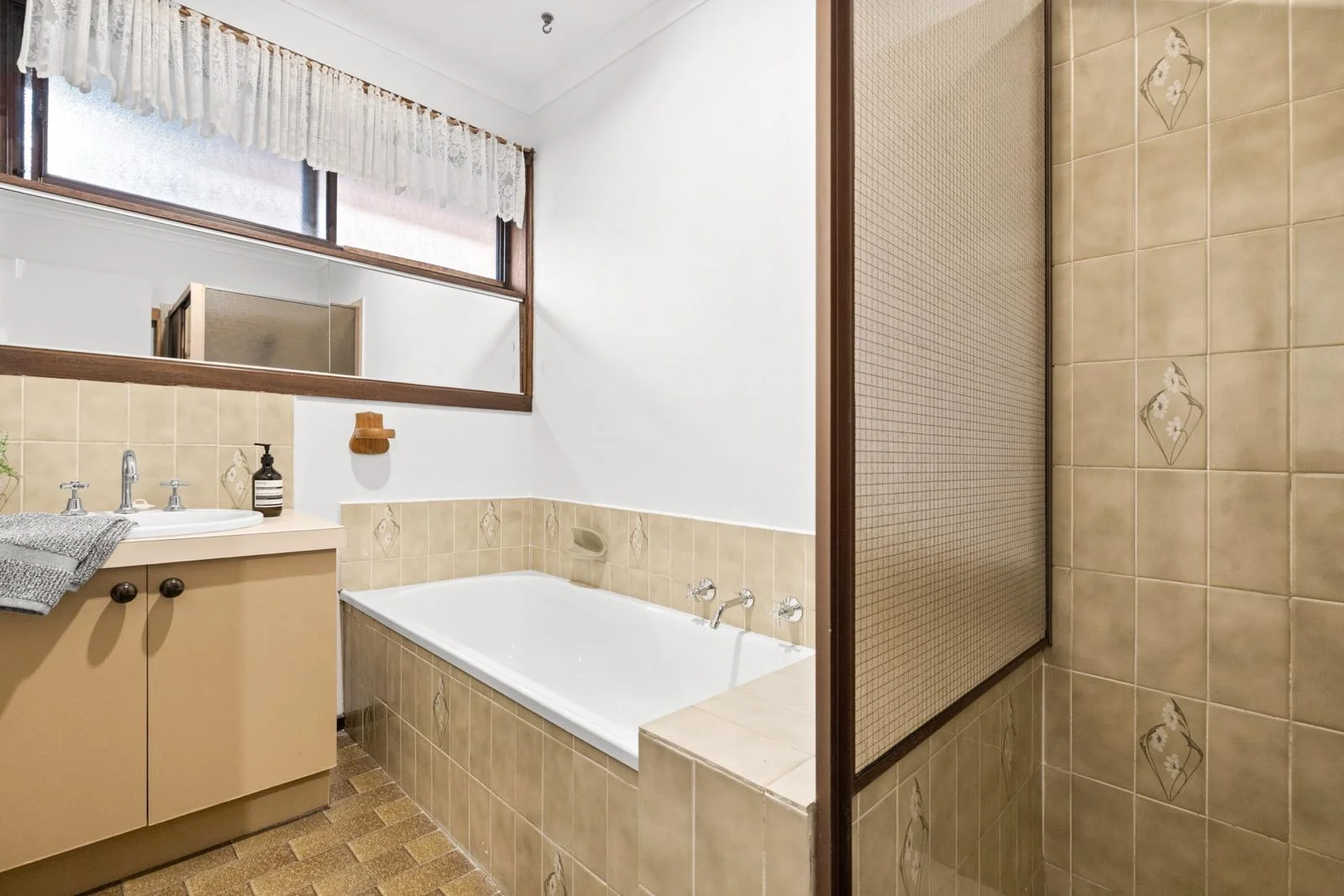 Additional image 9 of 100 Harricks Crescent, Attwood VIC 3049