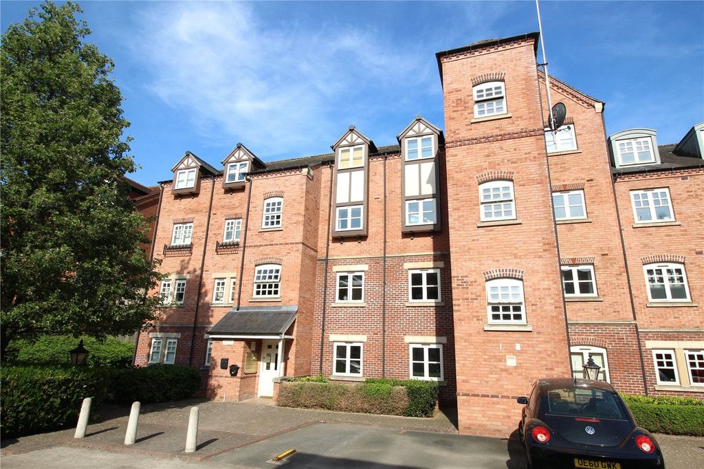 2 bed flat to rentFriar Court, Friar Street, Worcester, Worcestershire WR1