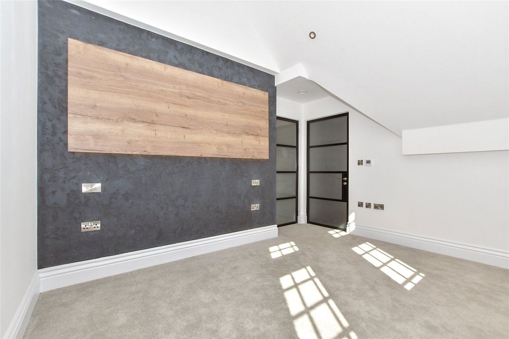 Additional image 14 of 3 bed flat for saleThe Carriage House, 88 Grosvenor Road, Tunbridge Wells, Kent TN1