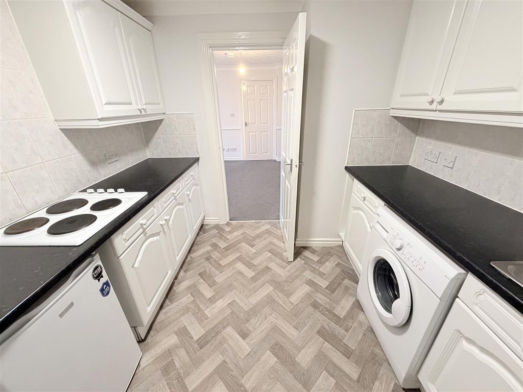 2 bed flat to rentNavigation Point, Middleton Road, Hartlepool TS24 photo 5