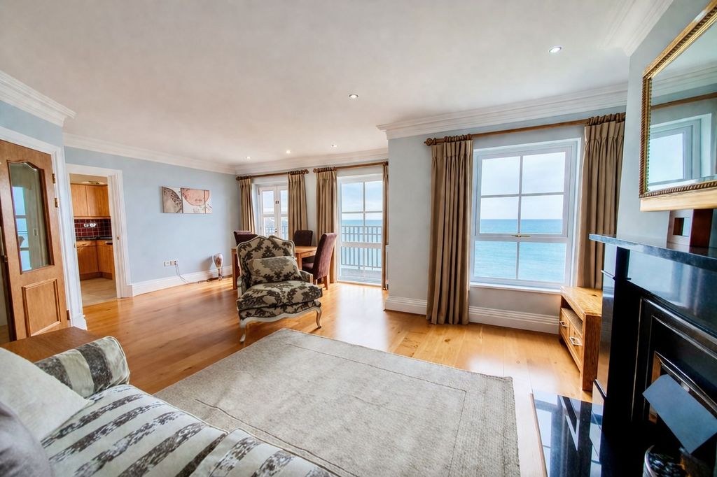 2 bed flat for saleSecond Floor Apartment, Douglas Head Apartments, Douglas IM1 photo 4