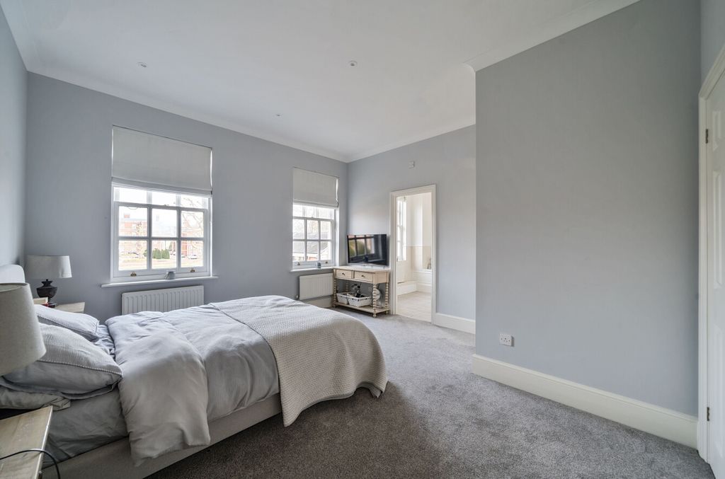 4 bed parking/garage to rentPeninsula Square, Winchester, Hampshire SO23 photo 5