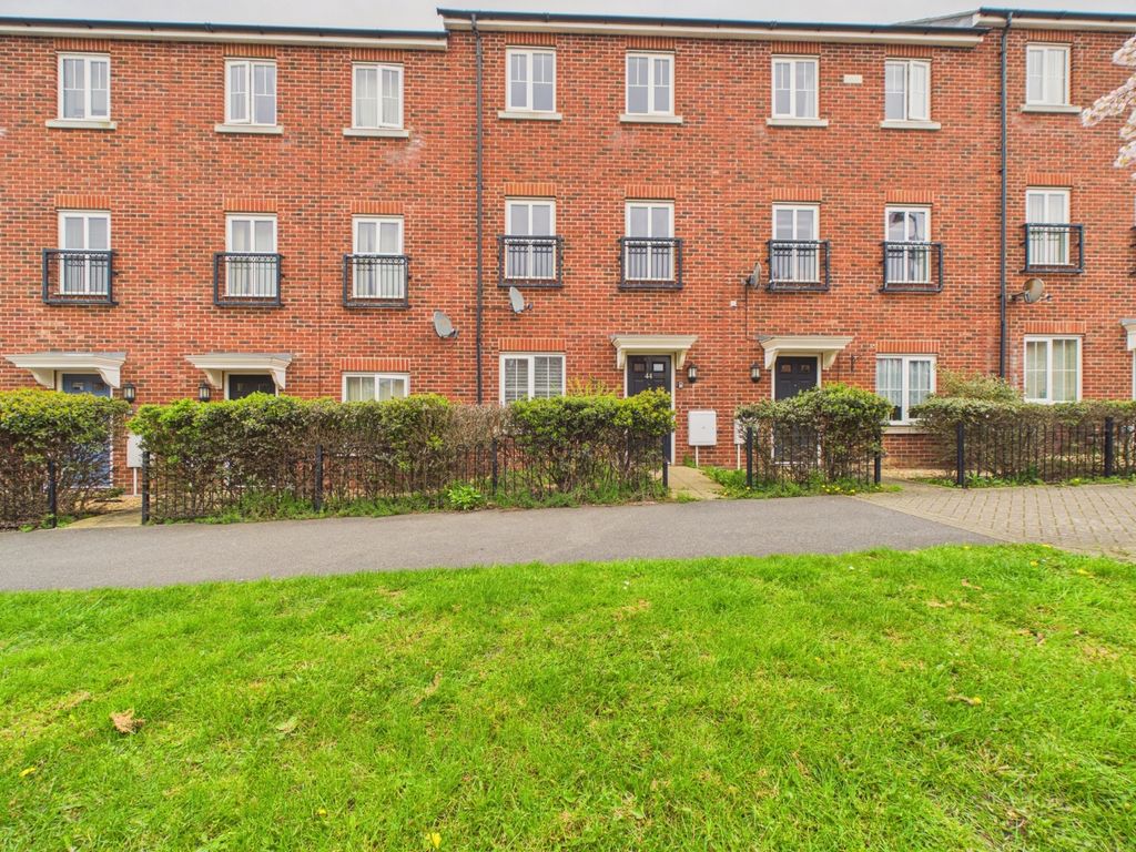4 bed town house to rentEagle Way, Hampton Vale, Peterborough PE7