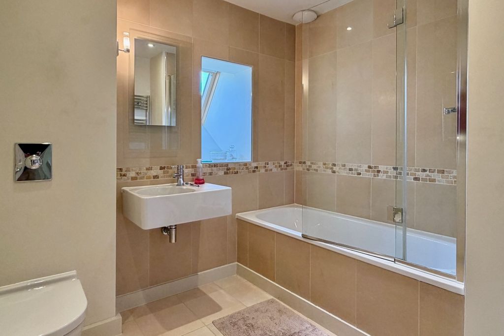 Additional image 10 of 3 bed flat to rentWoolmer Lane, Bramshott, Liphook GU30