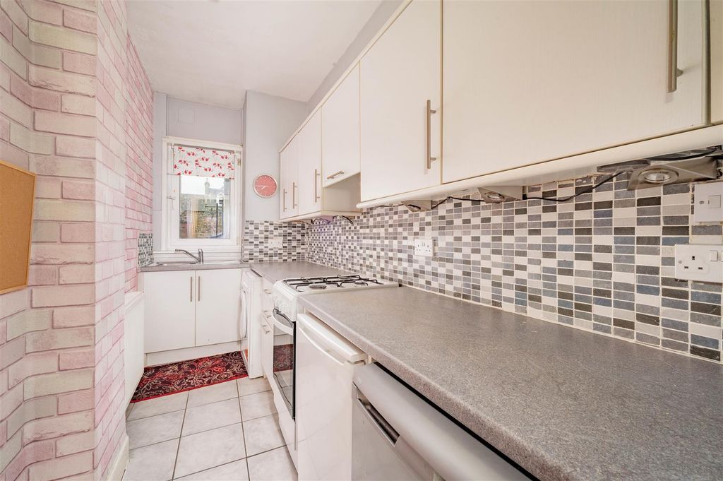 2 bed flat for saleForfar Road, Dundee DD4 photo 5