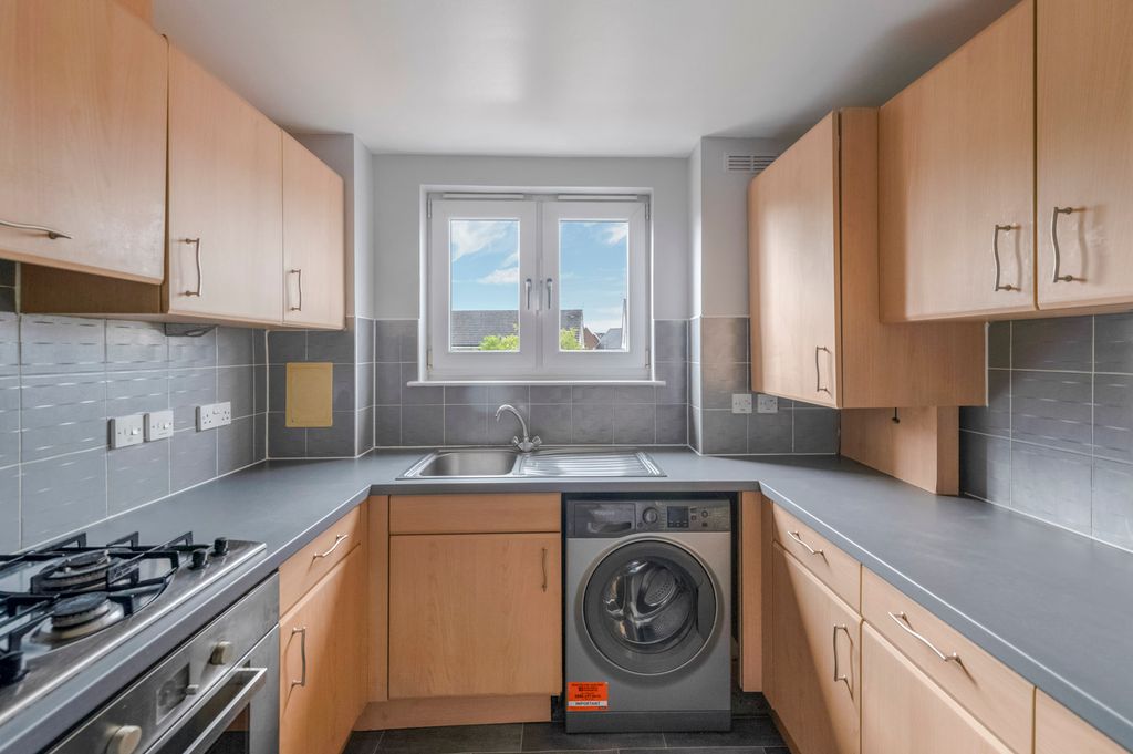 Additional image 3 of 2 bed flat to rentBroomhill Court, Stirling, Stirling FK9