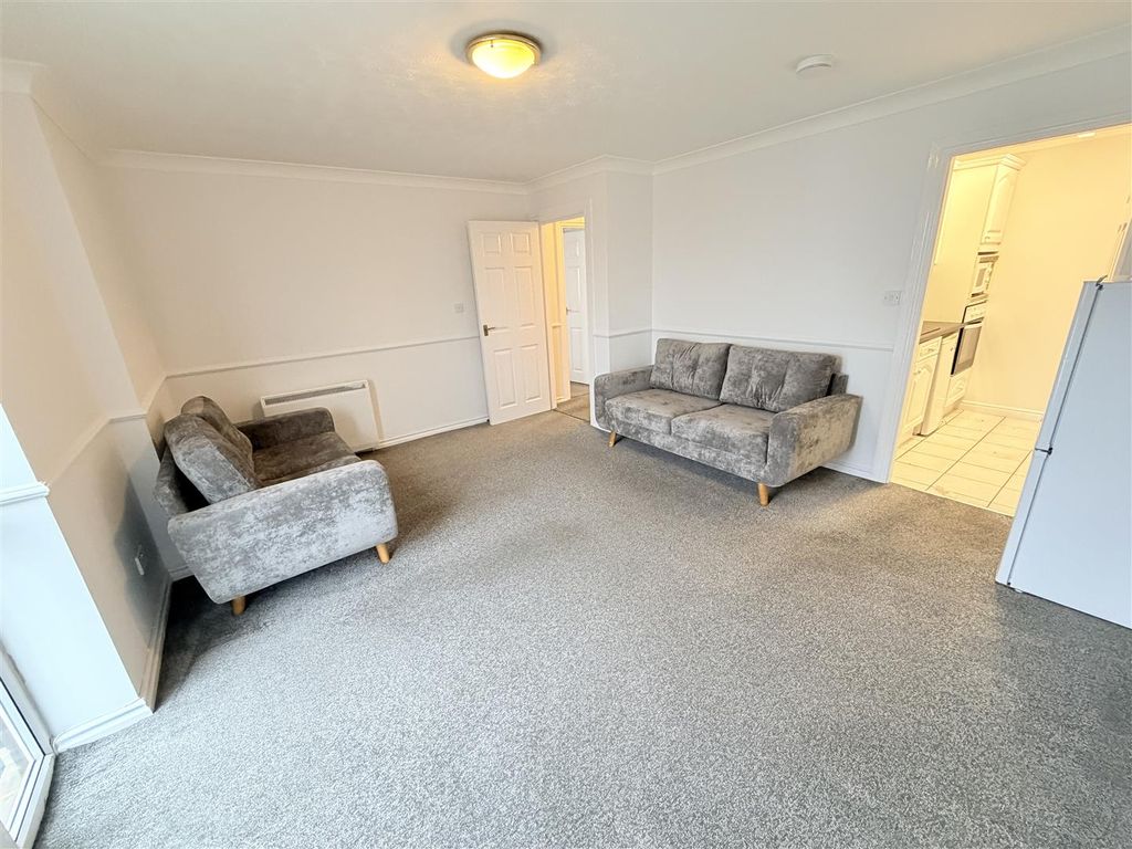 2 bed flat to rentNavigation Point, Middleton Road, Hartlepool TS24 photo 5