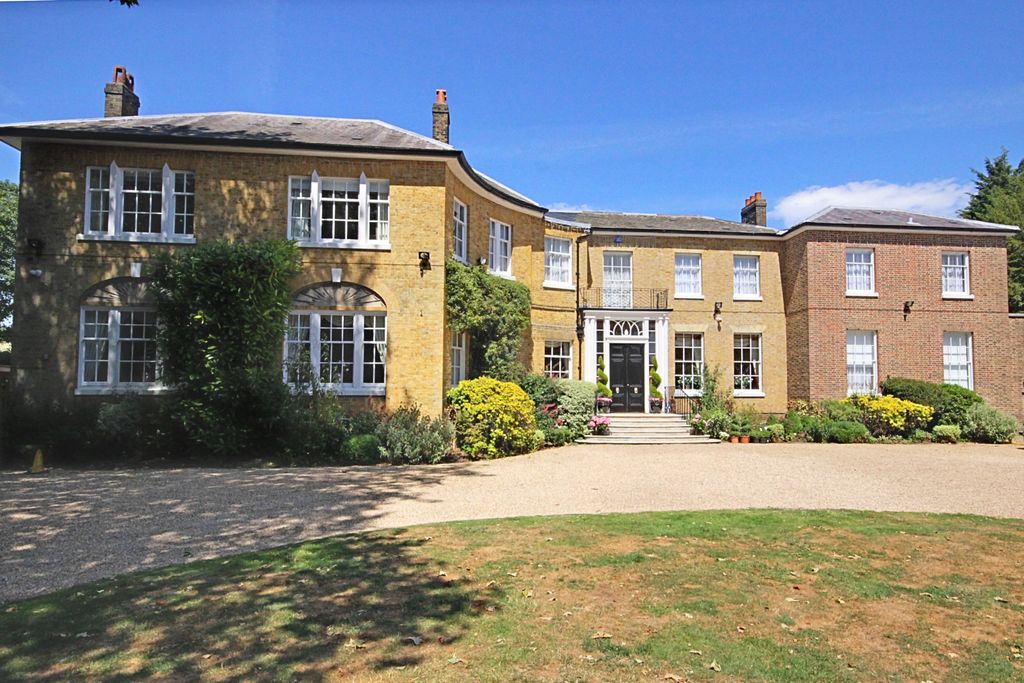 Additional image 2 of 9 bed detached house to rentHadley Green Road, Barnet EN5
