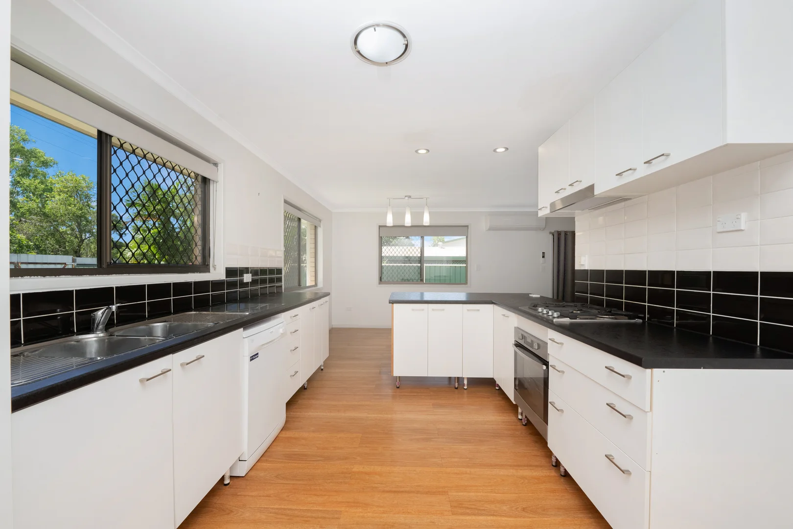 10 Gelling Crescent, Douglas QLD 4814 photo 3