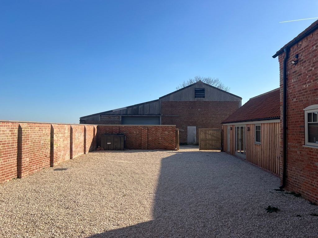 4 bed barn conversion to rentMill Lane, Middle Rasen, Market Rasen. LN8 photo 3