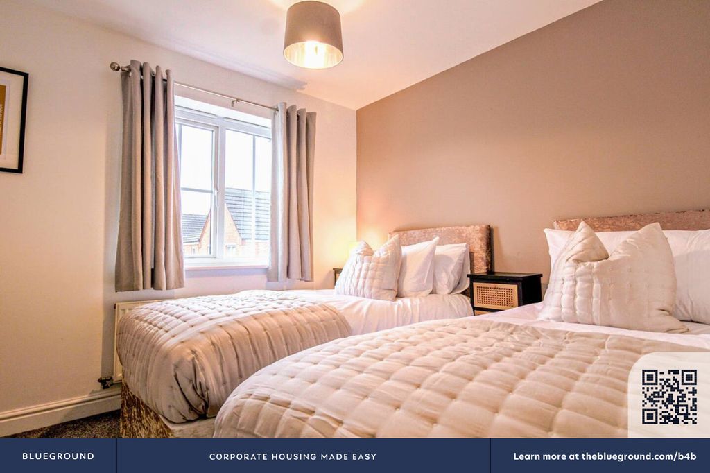 3 bed flat to rentGrange Park NN4 photo 5