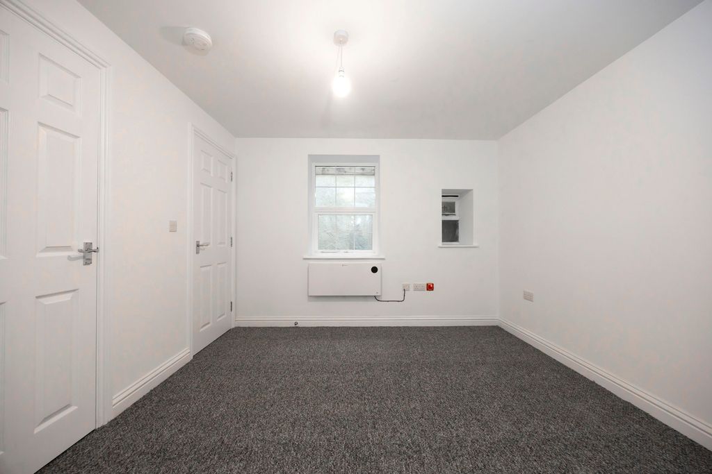 Additional image 6 of 1 bed flat to rentBerkeley Street, Cheltenham GL52